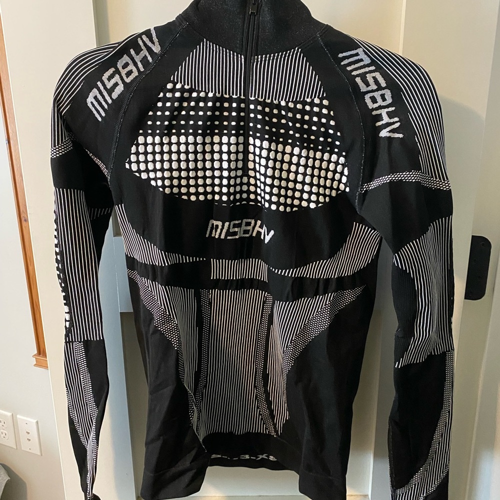 MISBHV
logo-print fitted performance top